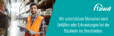 Servicezentren GuT NRW Zu sehen ist ein Lagermitarbeiter mit orangener Warnweste, in den Händen hält er ein Klemmbrett, dahinter ein Hochregal. Rechts im Bild das Logo der faw sowie ein Schriftzug.